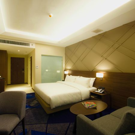 קואזון סיטי Luxent Hotel מראה חיצוני תמונה