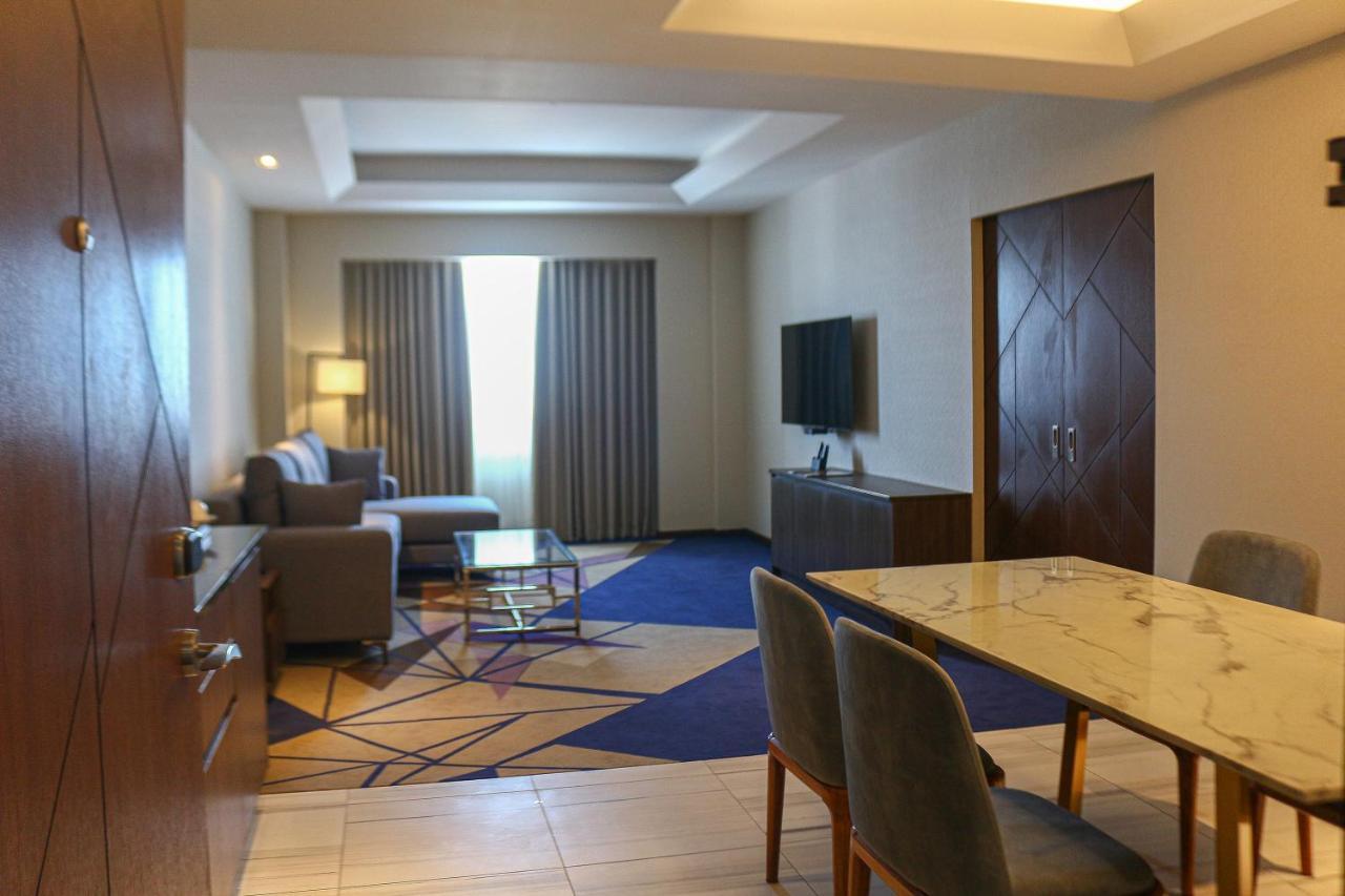 קואזון סיטי Luxent Hotel מראה חיצוני תמונה
