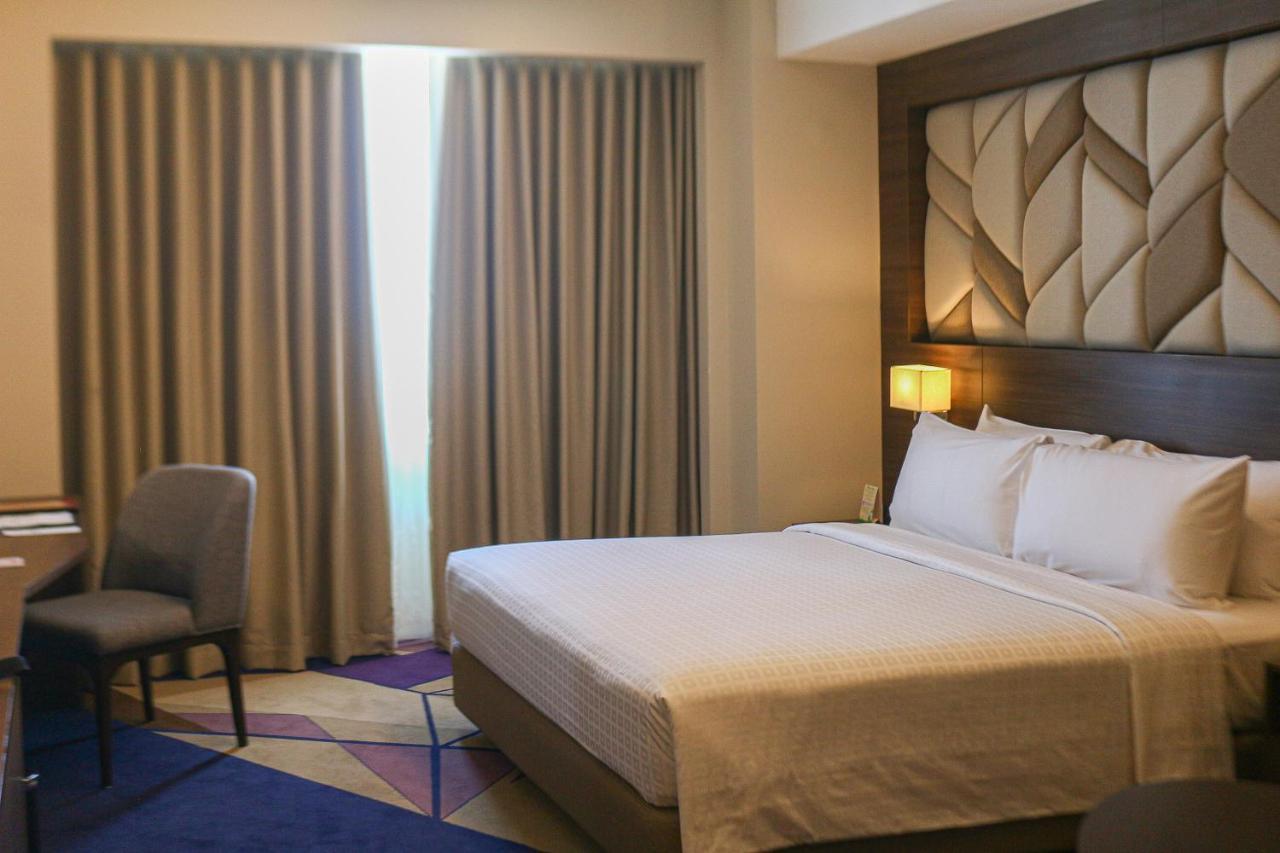 קואזון סיטי Luxent Hotel מראה חיצוני תמונה