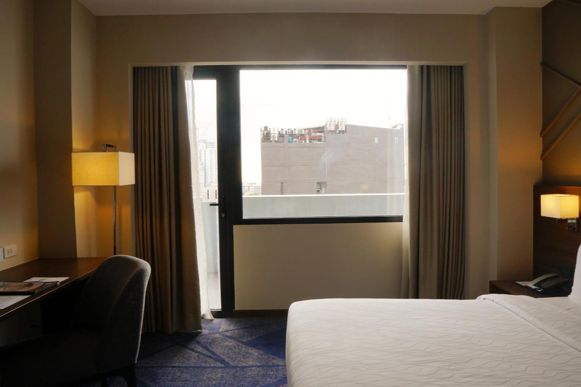 קואזון סיטי Luxent Hotel מראה חיצוני תמונה