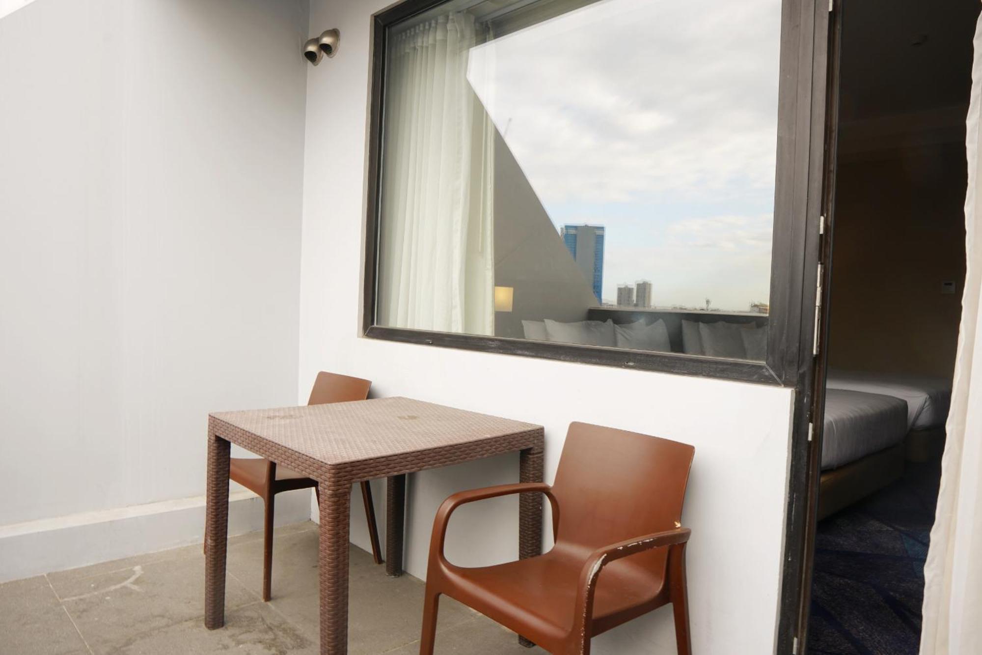 קואזון סיטי Luxent Hotel מראה חיצוני תמונה