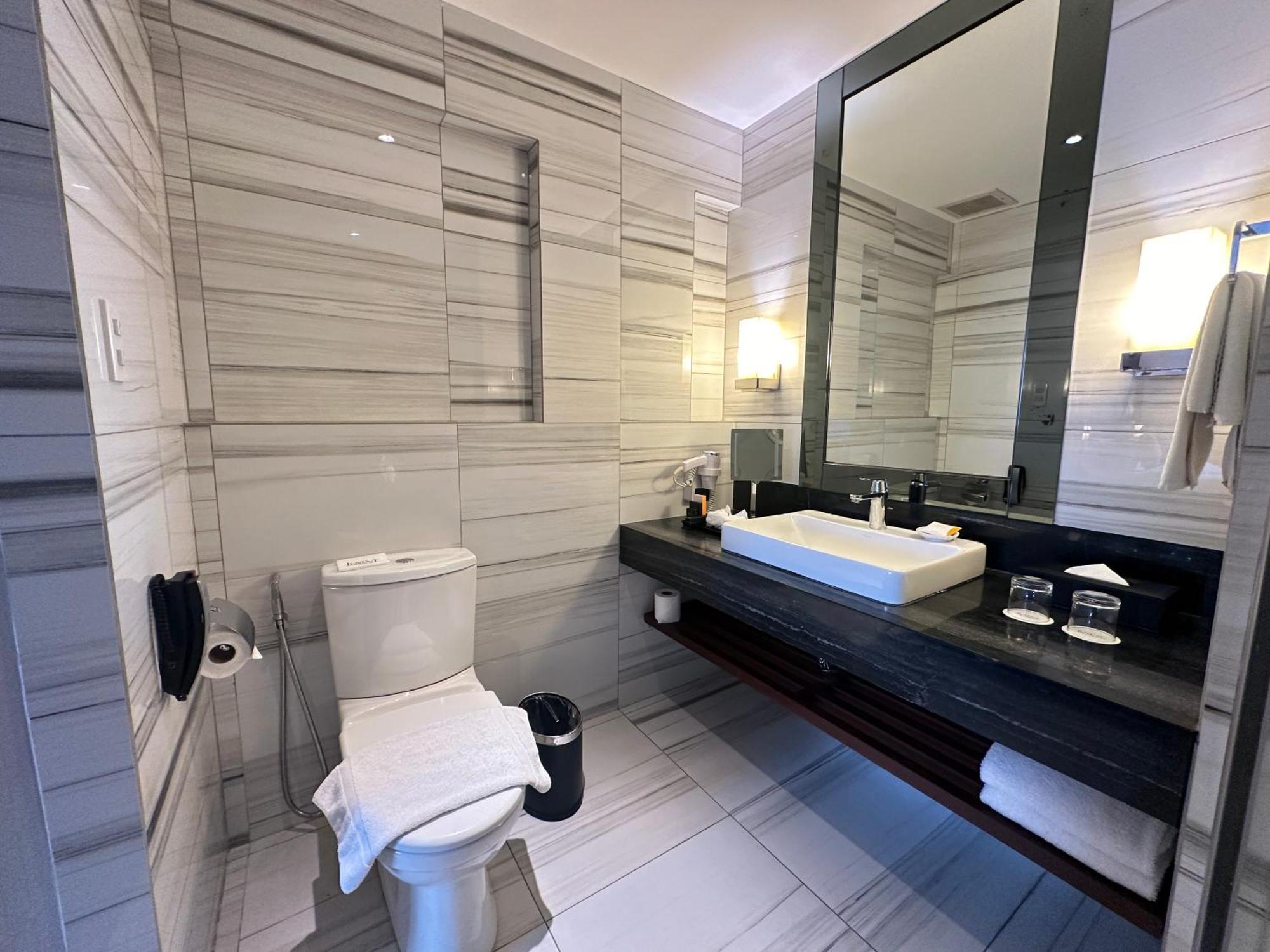 קואזון סיטי Luxent Hotel מראה חיצוני תמונה