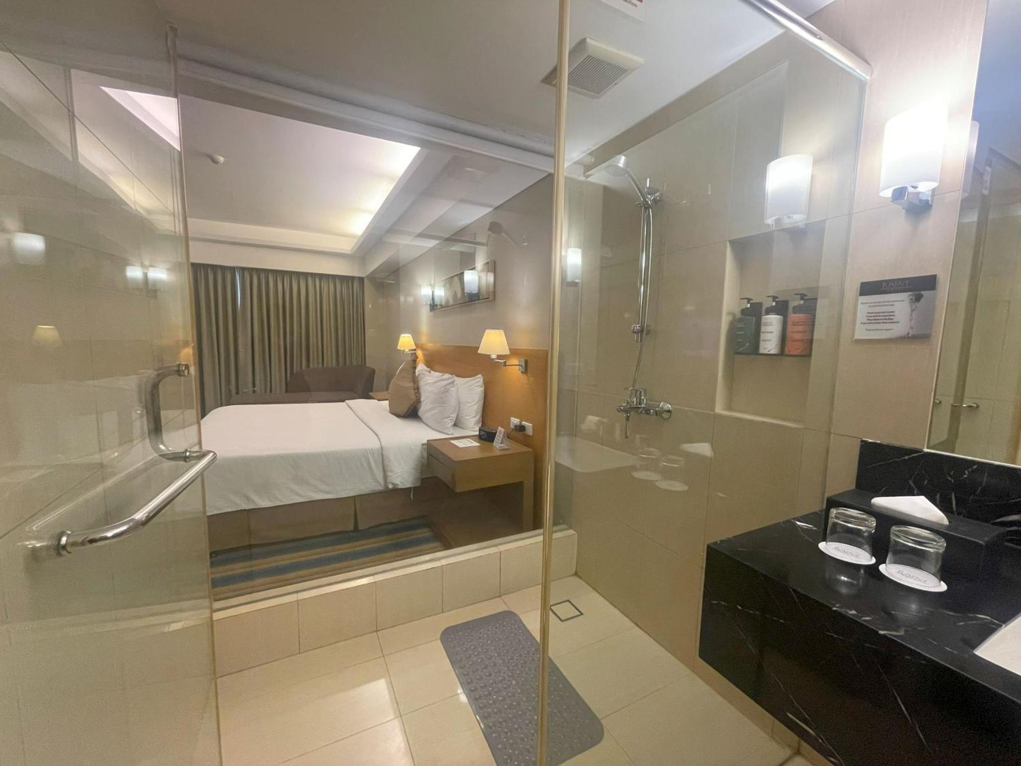 קואזון סיטי Luxent Hotel מראה חיצוני תמונה