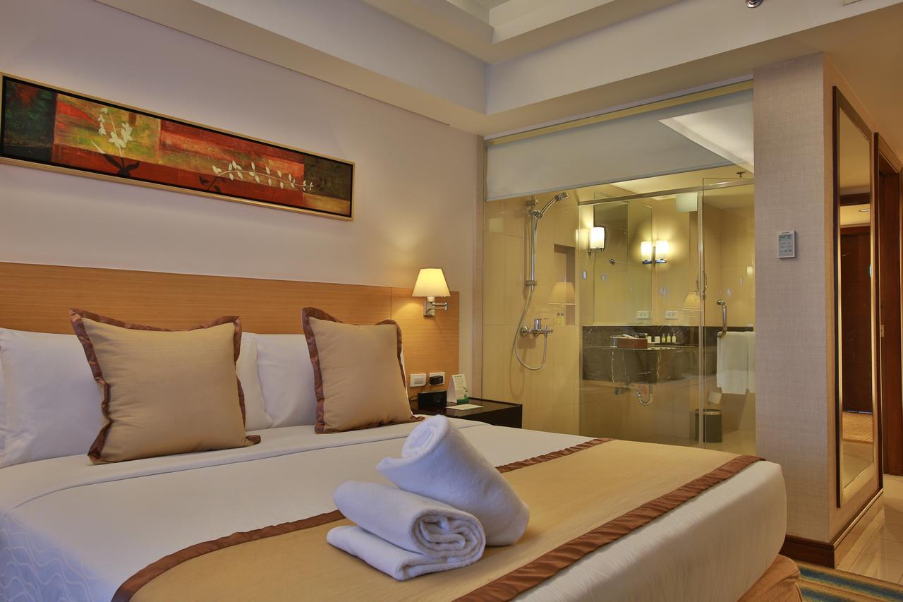 קואזון סיטי Luxent Hotel מראה חיצוני תמונה