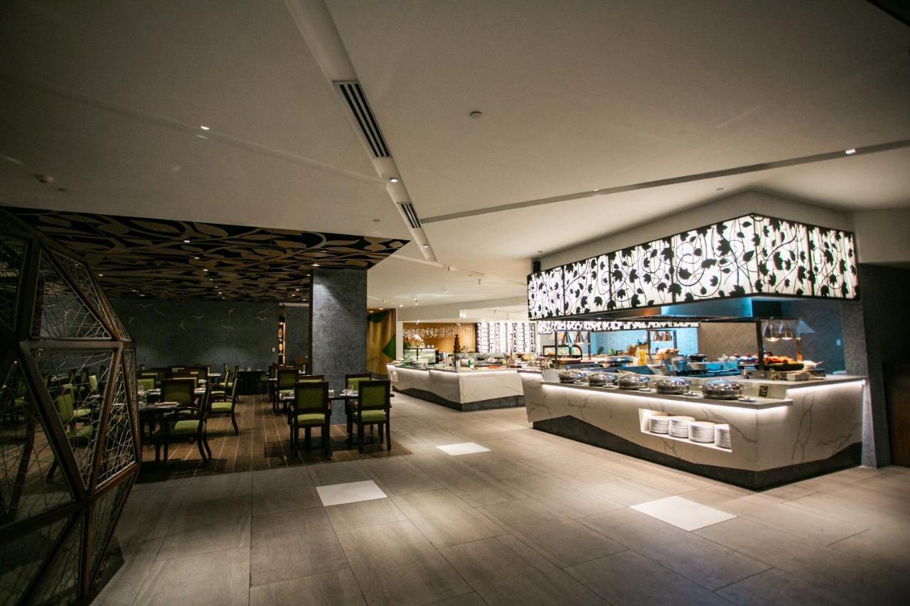 קואזון סיטי Luxent Hotel מראה חיצוני תמונה