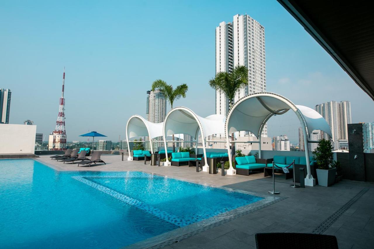 קואזון סיטי Luxent Hotel מראה חיצוני תמונה