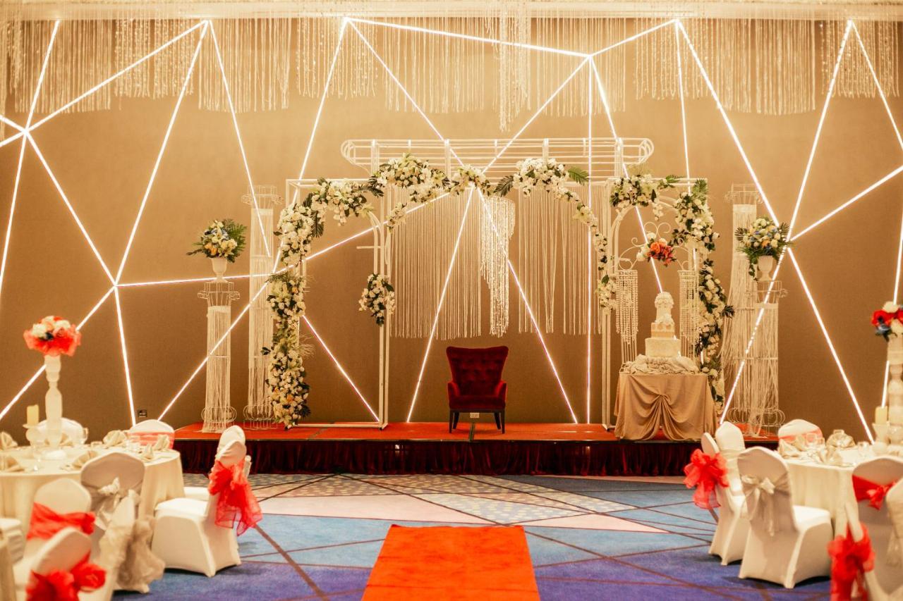 קואזון סיטי Luxent Hotel מראה חיצוני תמונה