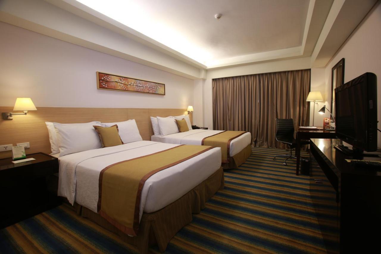 קואזון סיטי Luxent Hotel מראה חיצוני תמונה
